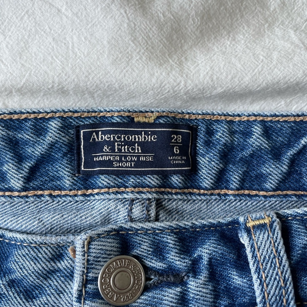 Women’s Abercrombie Denim Shorts (mid-wash) - Picture 2 of 3